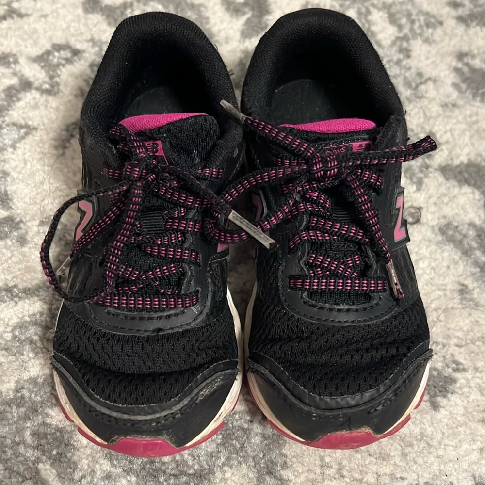 New balance girls 680 sneakers size 11.5 toddler